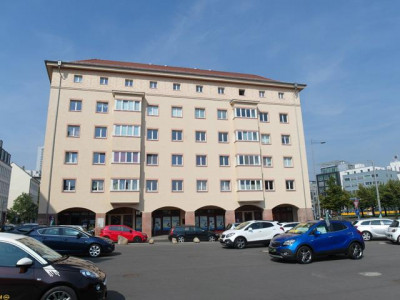 Mitten im Zentrum - Topsaniert - 3 Zimmer im Kulturdenkmal - Einbauküche und Fußbodenheizung!!!