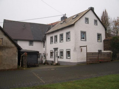 Dreis-Brück; ehem. Bauernhaus mit insgesamt 3 Wohneinheiten