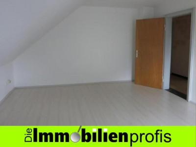 Dachgeschosswohnung im 2. Obergeschoss mit Einbauküche in Hof/ Saale