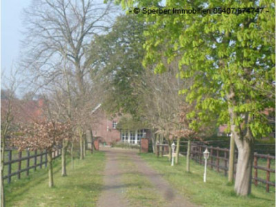 Resthofanlage viel Platz für Mensch und Pferde !