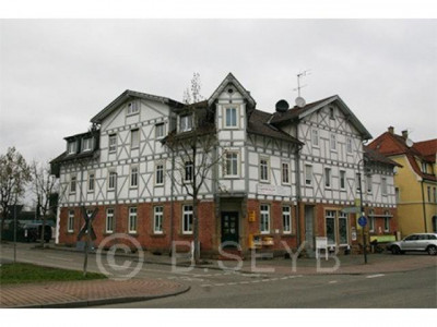 Ladengeschäft und Büros/Praxis in Wohn- und Geschäftshaus