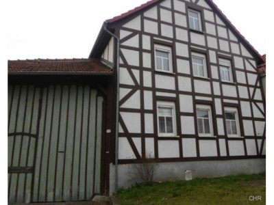 Einfamilienhaus mit großem Grundstück und Stallungen