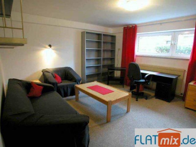 FLATmix.de/Großes MUSTER- Zimmer in verkehrsgünstiger Lage