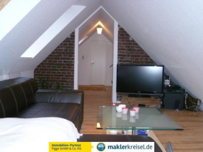 Schöne, sanierte Altbauwohnung mit kleinem Garten direkt in der Stadt!