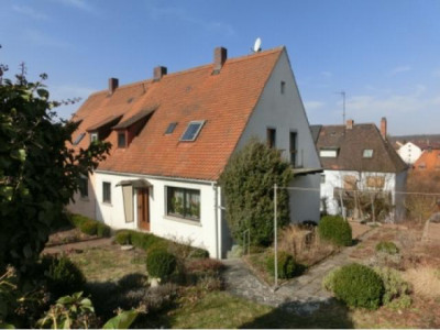 Doppelhaushälfte in ruhiger, stadtnaher Lage mit schönem Garten sucht neue Besitzer