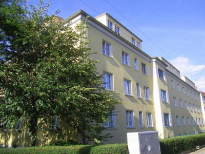 Ruhige + hübsche 2-Zimmer-Wohnung mit Laminat, Einbauküche & Bad mit Dusche