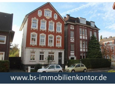 Gepfl. Wohnung im EG mit Altbau Charme, Balkon und kl. Garten