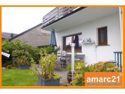 Platz für zwei Generationen! Top-gepflegt, provisionsfrei mit Riesengarten und Garage!