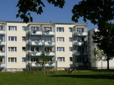 Hier ist Ihre neue Traumwohnung im Grünen mit Balkon! Übernahme der Einbauküche erwünscht!