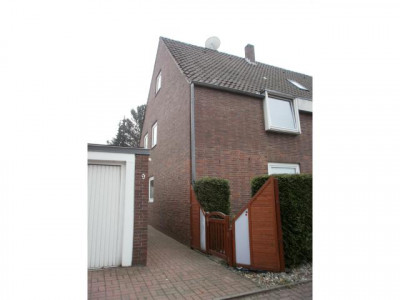 Zweifamilienhaus  mit Garage und Innenhof in Isernhagen Süd