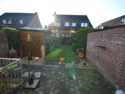 Schicke EG-Wohnung - incl. Einbauküche - ca. 84 m²-Terrasse-Garten- nur 5 Einheiten -Neuwerk ++