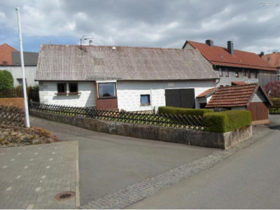 Kleines Ferienhaus oder Einfamilienhaus mit großem Ausbaupotzenial zu verkaufen.