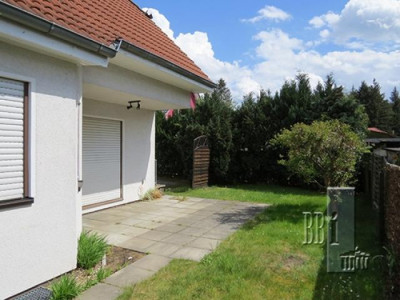 ALLEINAUFTRAG! IDYLLISCH ZWISCHEN WALD UND SEEN GELEGENES EINFAMILIENHAUS!