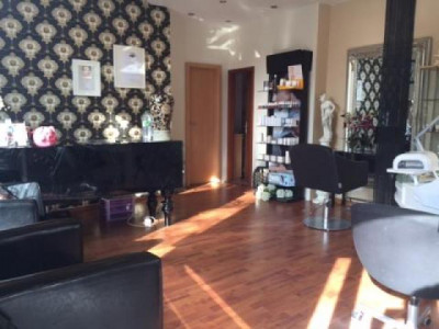 Schönes Ladenlokal oder Büro mit großem Schaufenster in guter City-Lage zu vermeiten !