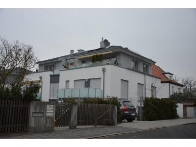 Neuwertige 3,5 Zimmer-EG-Wohnung mit Terrasse, Garten, Kfz-Stellplatz in Schwaig