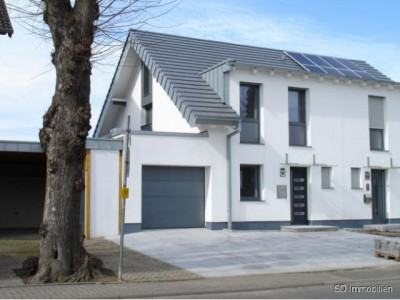 * Neubau-Doppelhaushälfte KfW 55 Effizienshaus Klasse A+ *