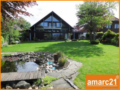 Tolles Huf-Haus, naturnah, zwischen grünen Weiden und blühenden Feldern.