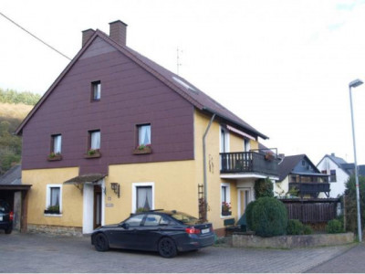 Liebevoll saniertes Einfamilienwohnhaus mit Ferienapartments in ruhiger Randlage