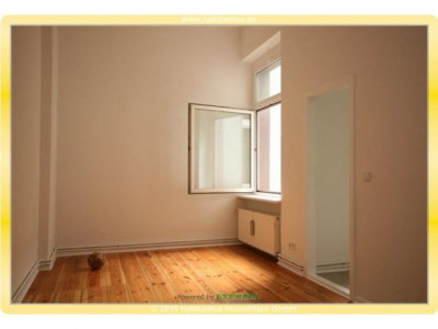 Schöne Erdgeschosswohnung mit Durchgangszimmer in einem Altbau