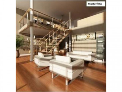 Zwangsversteigerung Etagenwohnung in 08525 Plauen, Rähnisstraße