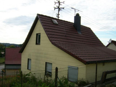 Kleines renovierungsbedürftiges Haus für Singles oder Paare