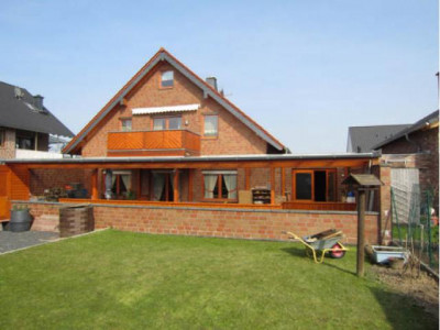 Neuwertig, viele Räume und große Werkstatt!