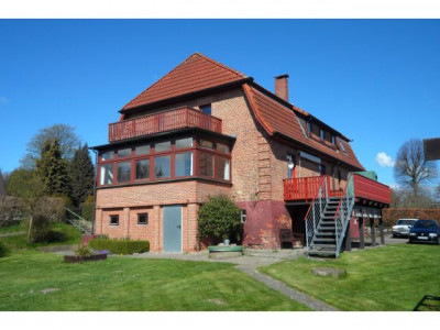 Charmantes Doppelhaus auf schönem Grundstück direkt am Dorfteich