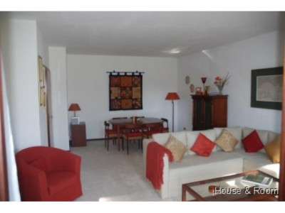 3 Zimmer-Wohnung mit 2 Badezimmern und Terrasse!