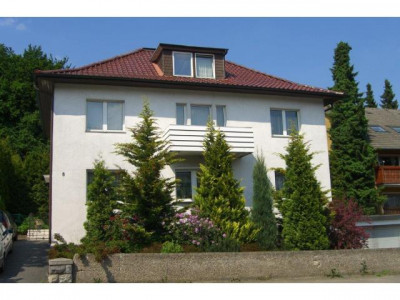 Sonnige Drei-Zimmer-Wohnung mit Garten