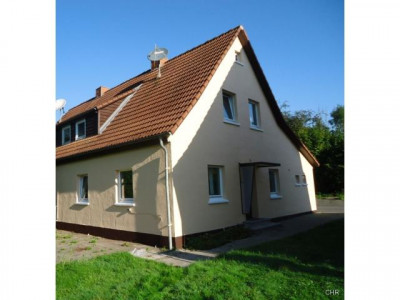 Einfamilienhaus (DHH) in schöner ruhiger Waldrandlage