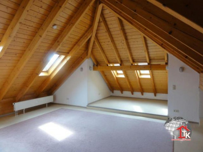 Helle, grosse  4 Zimmer DG-Wohnung( 130 qm ) in Bruckberg