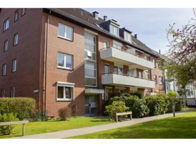 Gepflegte 2-Zimmer-Wohnung mit 2 Balkonen und TG-Stellplatz.