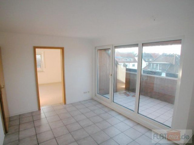 FLATmix.de/2-ZKB-Wohnung mit BALKON und neuwertiger Einbauküche. Zentrale Lage