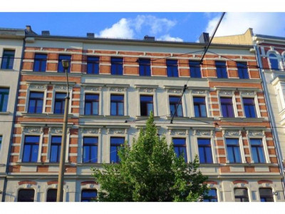 Ab sofort zu haben! Frisch renovierte 2-Zimmer-Wohnung mit Laminatboden in Dielenoptik, separater Küche & Badewanne