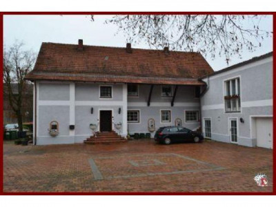 Historischer Vierseithof - hochwertig renoviert - 8 Wohneinheiten - gute Rendite - Nähe Amberg