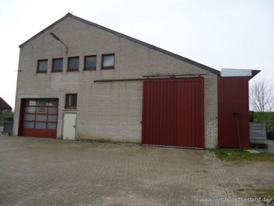 Lagerhalle mit Außenbereich