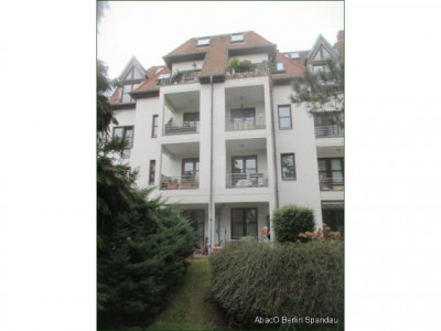 Eigentumswohnung mit großer Sonnenterrasse und parkähnlichem Grundstück