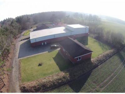 Gewerbeimmobilie mit ca. 2.550 m² Nutzflache und Betriebsleiterwohnhaus. Grundstück ca. 6.300 m²