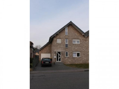 Großzügige DHH mit großem Garten und Garage!!!