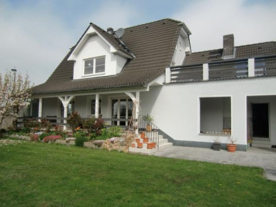 Freistehendes Einfamilienhaus in Feldrandlage mit imposantem Grundstück!