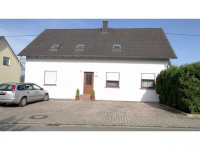 Wohnhaus / 250 m² Wfl. / 9 ar Grundstück in PERL-BESCH / Direkt an der luxemburgischen Grenze!