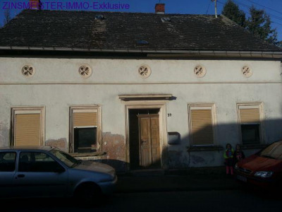 Sanierungsbedürftiges ehemaliges Bauernhaus