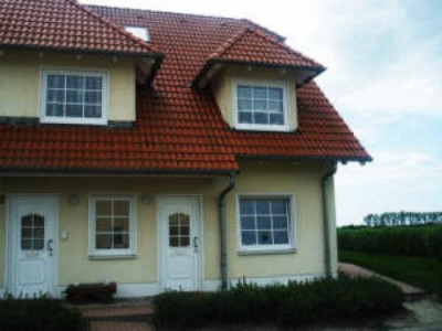 Reihenendhaus am Feldrand