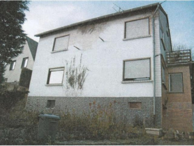 Langenfeld; sanierungsbedürftiges Ein-/Zweifamilienwohnhaus in ruhiger Ortslage