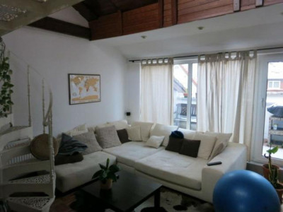 Provisionsfrei! Gemütliche 3-Zimmerwohnung mit Galerie, Balkon + Einbauküche in Bad Soden-Neuenhain