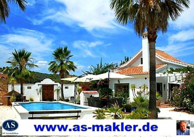 Grundstück mit Weitblick und fantastisches Landhaus mit Pool!