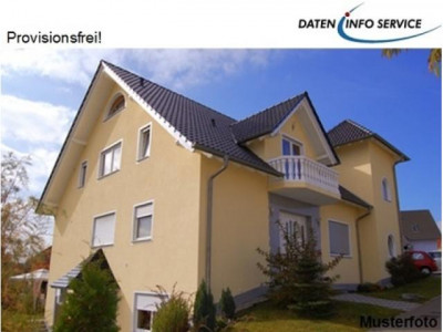 Stilvolles, freistehendes Zweifamilienhaus, mit schöner Gartenterrasse