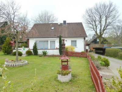 Sie brauchen nur noch einziehen - umfangreich renoviertes EFH in Bornhöved.