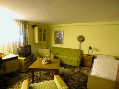 FLATmix.de/ Möbliertes App. im Souterrain , ca. 5 km von PB-Zentrum entfernt