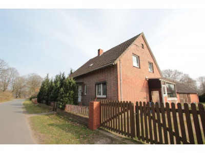 Wohnhaus mit Vollkeller, Stallgebäude, Carport u.v.m. in Schwiepke (Gemeinde Küsten/Wendland)